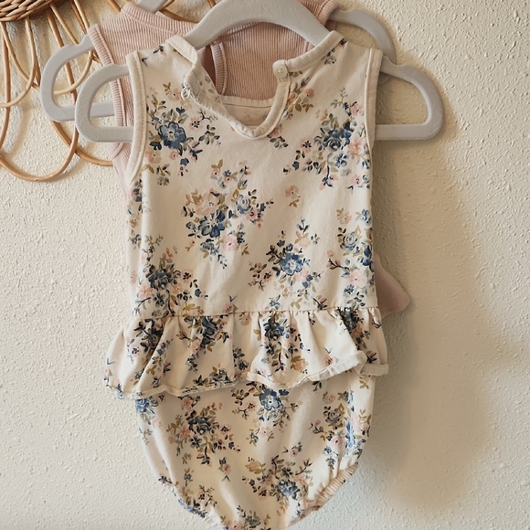 Adorable Ruffle Baby Rompers Set - Picture 8 of 8